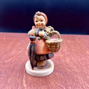 Hummel Figurine 350 On Holiday TMK6