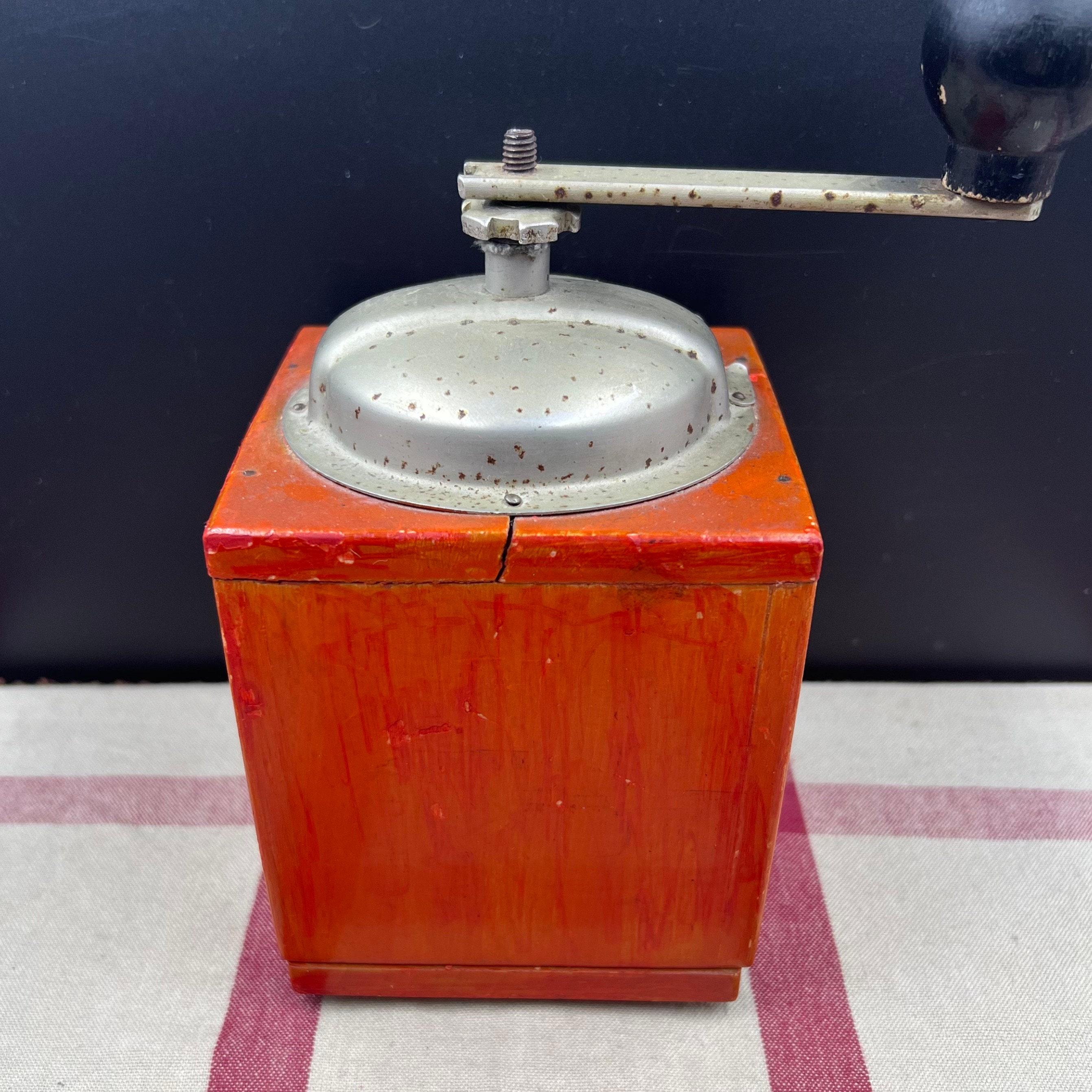 Vintage B.G. Macina Acciaio Garantito Italian Hand Crank Vintage B.G. Macina Acciaio Garantito Italian Hand Crank