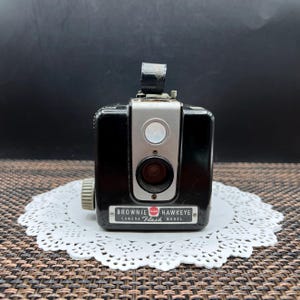 Vintage 1950's Brownie Hawkeye Flash Camera