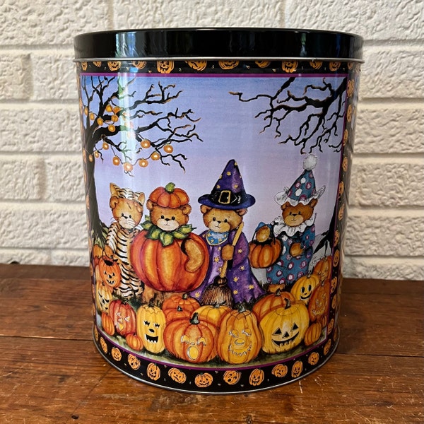 High-Quality Halloween Popcorn Gift Tins Capture Illustration High-Quality Halloween Popcorn Gift Tins Capture Illustration