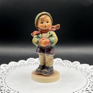 It&#39;s Cold, Exclusive Special Edition Hummel Club Member Hummel Figurine 421 TMK6