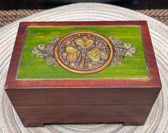 Vintage Shamrock Celtic Design Wood Trinket Box