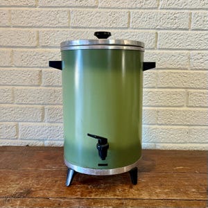 Avocado Green West Bend Counter Top 1960&#39;s Electric Percolator
