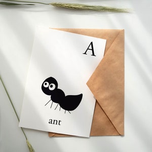 Große Postkarte mit Ameise und Großbuchstaben