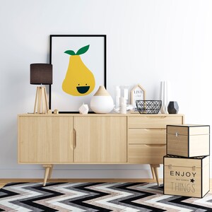 Stampa a pera per un design d'interni moderno e colorato. Stampe divertenti per un arredamento allegro.