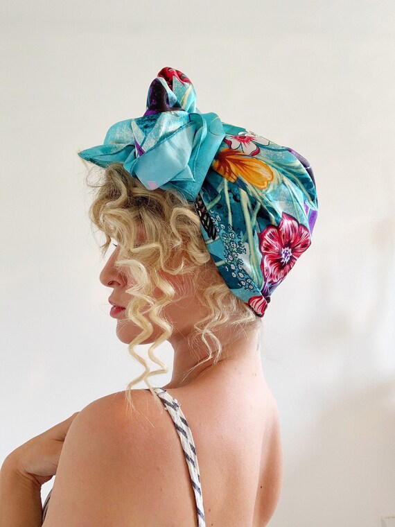 True Beauty - Vintage Style Headscarf