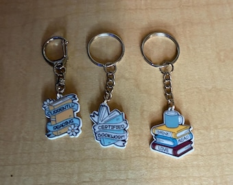 Llavero de resina para amantes de los libros / Accesorio para lectores / Regalo para lectores / Llavero con dije de ratón de biblioteca / 3 estilos