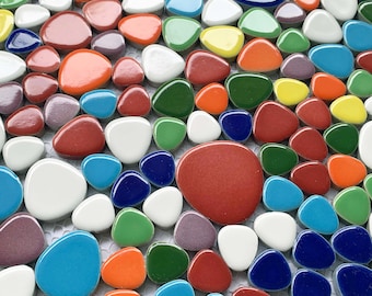Lámina de mosaico de guijarros de colores con aspecto de piedra de porcelana multicolor y protector contra salpicaduras de cerámica brillante