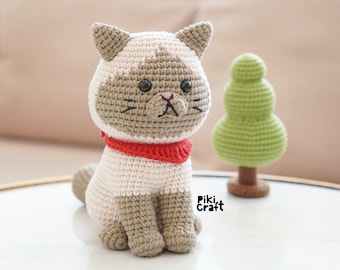 Modèle au crochet amigurumi chat siamois. Sushi le chaton assis au crochet. Cadeau bricolage animal en peluche.