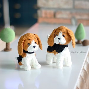 Patron de chien 2 en 1 au crochet Amigurumi chien beagle PDF. Beagle au crochet assis et debout. Cadeau bricolage animal en peluche.