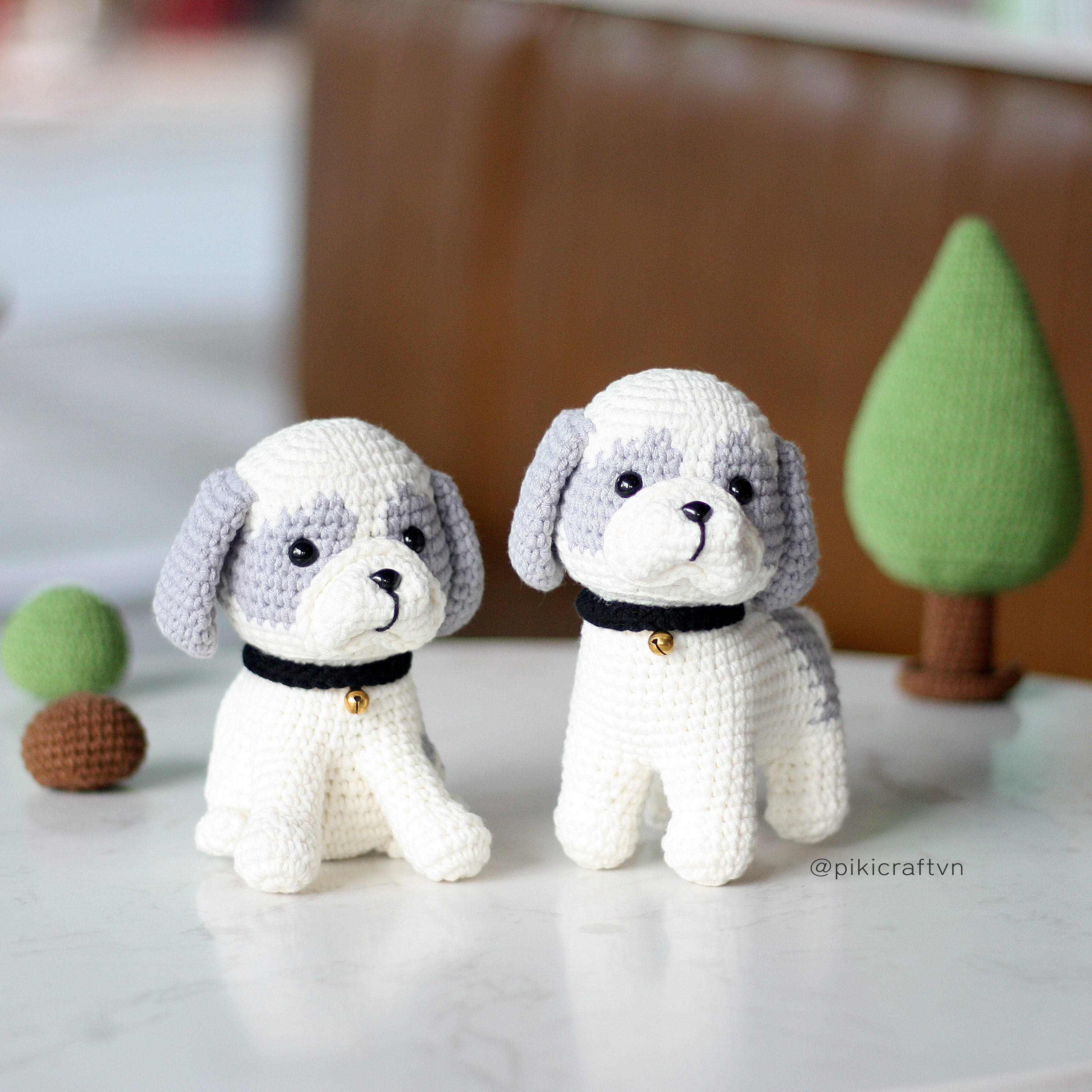 2 in 1 かぎ針編みの犬のあみぐるみパターン PDF。座っている