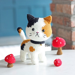 Patrón de crochet para gato calicó de pie – Gato amigurumi en PDF – Instrucciones multilingües (inglés, francés, alemán, español). (Nivel de crochet: intermedio y superior)