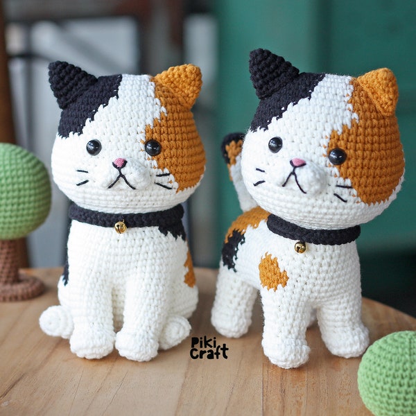 2 in 1 Amigurumi Kätzchen Häkelanleitung. Das Calico Cat Amigurumi Muster. Entzückende stehende und sitzende Katze häkeln Amigurumi Muster.