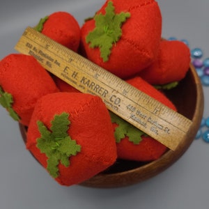 All Natural Wool Felt Food - Tomato - Red - Green - Pretend Play Kitchen - Decoration - Small - Soft - Vegetable - Fruit - Sewn