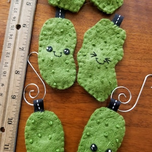 All Natural Wool Felt Ornament - Pickle - Weihnachtsgurke