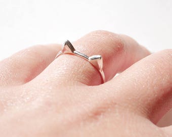 Kattenorenring in 925 zilver - fijne zilveren ring - kattensieraden - verstelbare ringring - zilveren kattenhoofdring