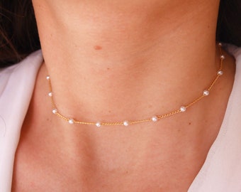 Collier choker ras du cou - Perles d'eau douce blanche - collier court ultra fin minimaliste - Collier perles - collier doré - collier court