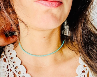 Collana girocollo - Fine - Girocollo - Perle turchesi - Blu - Collana corta - Pietre turchesi - Colorato - Gioielli estivi - Minimalista -Chocker