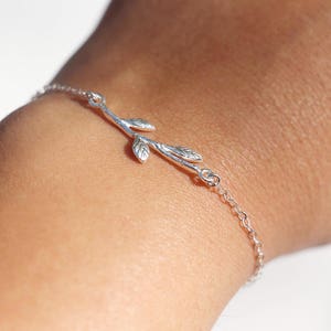 Cadeau fête des mères Bracelet branche avec feuilles bracelet en argent massif 925 bracelet fin et élégant bijoux demoiselle d'honneur image 2