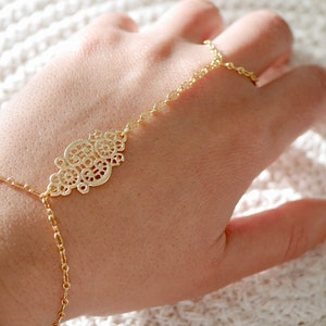 Bijoux de main - bracelet main plaqué or - Chaîne dorée - Bracelet de main - Bague or -  Oriental - Filigrane -  bijoux mariage