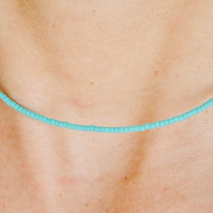 Collier choker Fin Ras de cou Perles Turquoise Bleu Collier court pierres Turquoise Coloré Bijoux été Minimaliste Chocker image 8