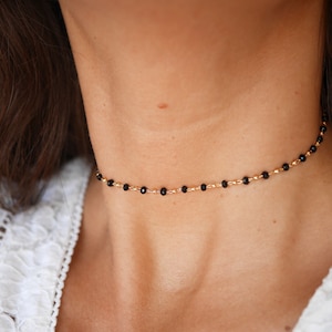 Collier choker ras du cou Chaine Chapelet Choker plaqué or ras de cou doré collier court perles noires Choker doré et noir image 4