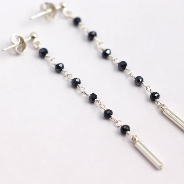 Boucles d'oreille pierres hématite gris foncé - Boucles d'oreille argent -chaîne argent -pendant d'oreille minimaliste -bijoux pierres fines