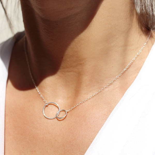 Cadeau fête des mères amour infini - Collier argent massif 925 - double cercles liés - symbole de l'amour infini - cadeau meilleure amie