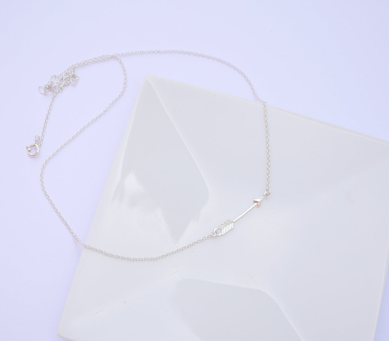Inilbran Collana con ciondolo a freccia Boho Collana girocollo con freccia in argento Collana con ciondolo a forma di freccia vintage Girocollo Collana con gioielli minimal per donne e ragazze