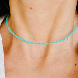 Collier choker Fin Ras de cou Perles Turquoise Bleu Collier court pierres Turquoise Coloré Bijoux été Minimaliste Chocker image 5