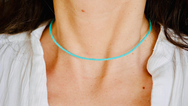 Collier choker Fin Ras de cou Perles Turquoise Bleu Collier court pierres Turquoise Coloré Bijoux été Minimaliste Chocker image 5