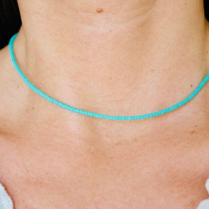 Collier choker Fin Ras de cou Perles Turquoise Bleu Collier court pierres Turquoise Coloré Bijoux été Minimaliste Chocker image 7