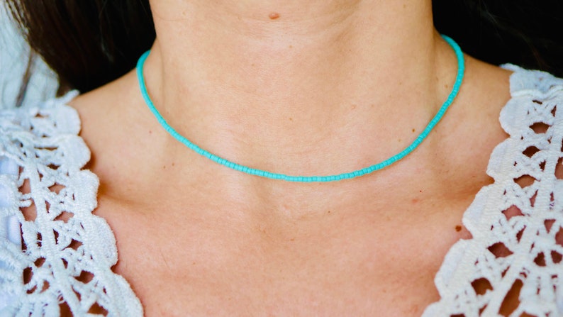 Collier choker Fin Ras de cou Perles Turquoise Bleu Collier court pierres Turquoise Coloré Bijoux été Minimaliste Chocker image 7