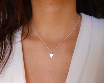 Collier Mini Triangle argent 925 - bijoux triangle - chaîne argent - collier géométrique - collier fin minimaliste pour tous les jours