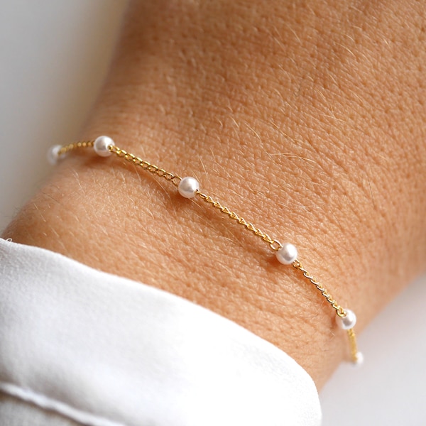 Gold Plated bracelet - Freshwater White beads bracelet - Gold bracelet - Thin bracelet - Minimal - Beaded Bracelet - Wedding - bridesmaid