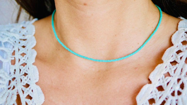 Collier choker Fin Ras de cou Perles Turquoise Bleu Collier court pierres Turquoise Coloré Bijoux été Minimaliste Chocker image 6