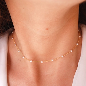Collier choker ras du cou Perles d'eau douce blanche collier court ultra fin minimaliste Collier perles collier doré collier court image 3