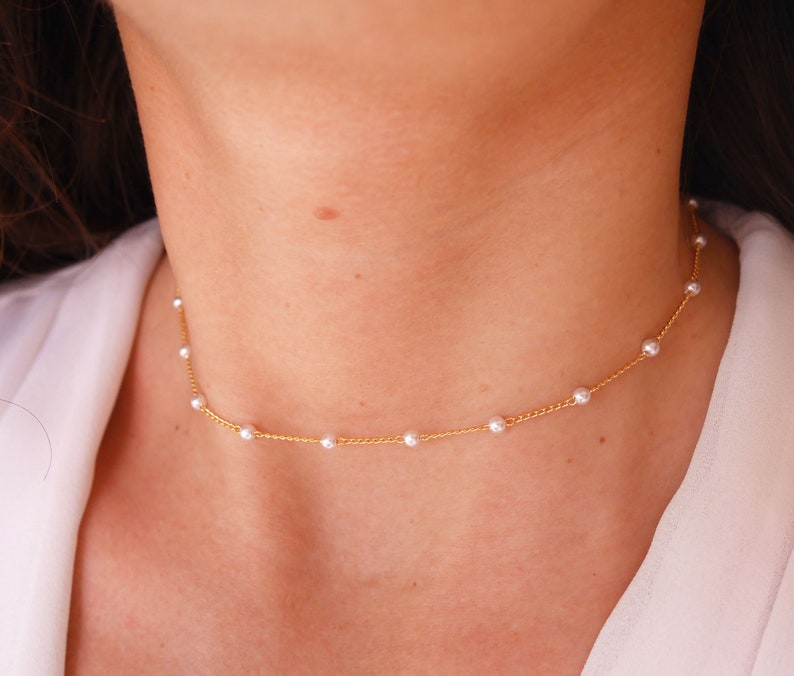 Collier choker ras du cou Perles d'eau douce blanche collier court ultra fin minimaliste Collier perles collier doré collier court image 1