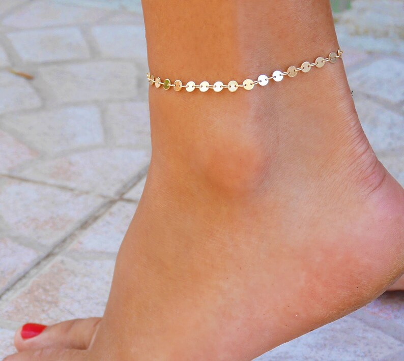 Elégant bracelet de cheville plaqué or taille réglable