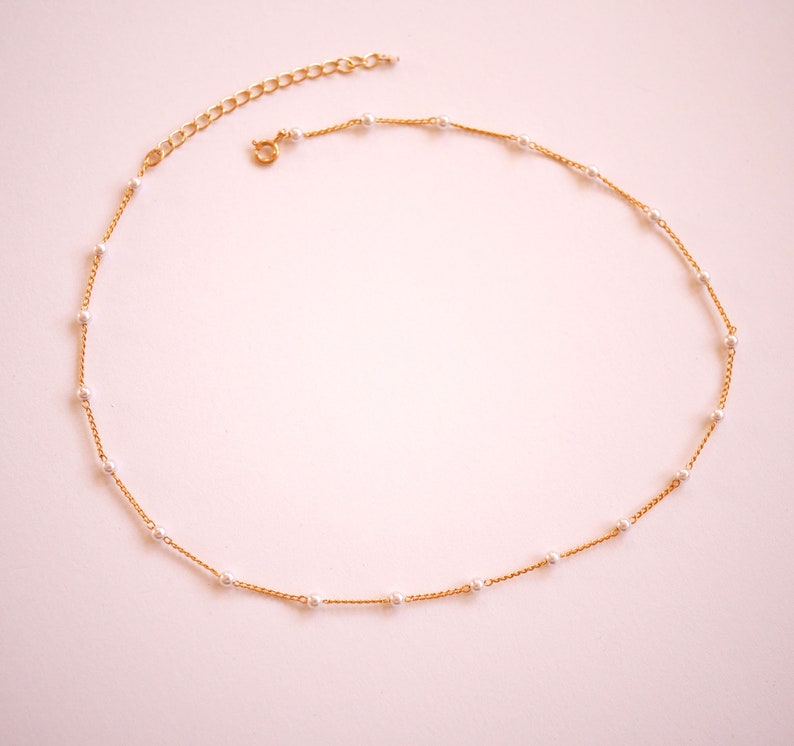 Collier choker ras du cou Perles d'eau douce blanche collier court ultra fin minimaliste Collier perles collier doré collier court image 4