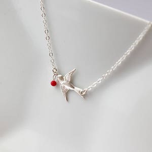 Collier oiseau hirondelle en argent massif 925 cristaux de verre rouge bijou élégant et romantique bijoux oiseau image 3