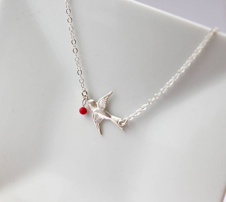Collier oiseau hirondelle en argent massif 925 cristaux de verre rouge bijou élégant et romantique bijoux oiseau image 3