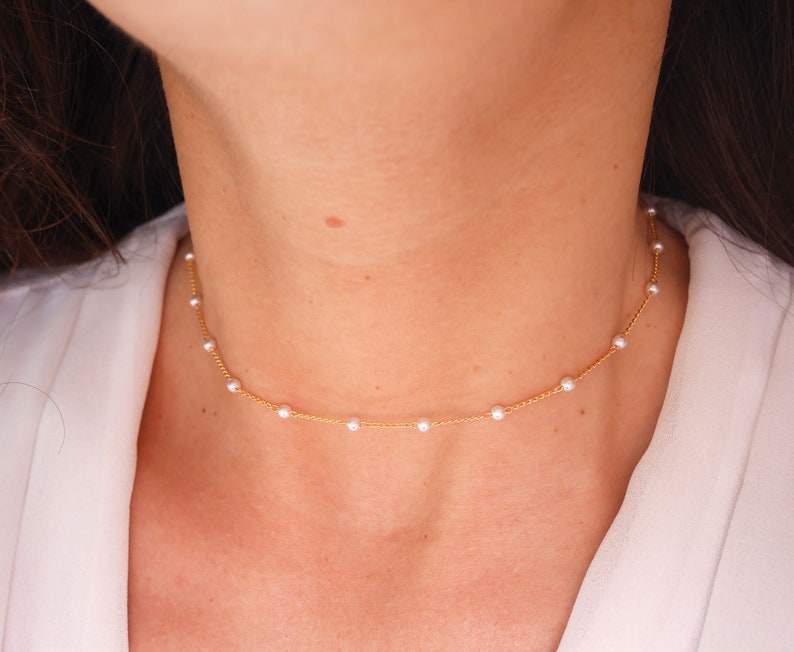 Collier choker ras du cou Perles d'eau douce blanche collier court ultra fin minimaliste Collier perles collier doré collier court image 2