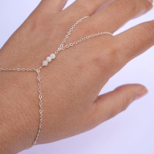 Bijoux de main - bracelet argent 925 - Chaîne argent - Bracelet de main - Bague argent - Perles pierre de lune blanche - Blanc et argent