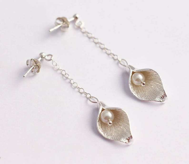 Arum bloem oorbellen in 925 sterling zilver, Pearl White zoetwater afbeelding 2