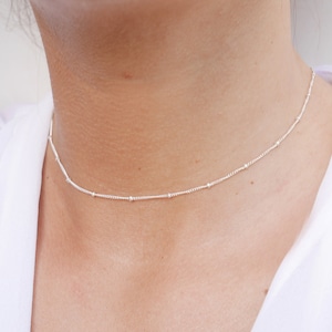 Chokerhalsband - ultratunt minimalistiskt halsband - satellitkedja i 925 sterlingsilver - silverhalsband - kort, tunt halsband