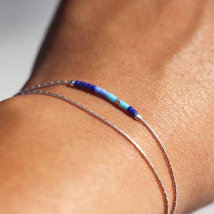 Bracelet fin double tour, chaine serpent argent massif 925, et perles miyuki bleu électrique et turquoise image 1