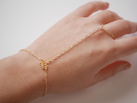 Girl hand shop bracelet gold