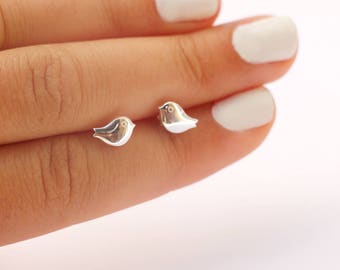 Minimalist Sterling silver stud earrings - silver bird earrings - birds jewels - delicate wedding earrings - young girl stud earrings
