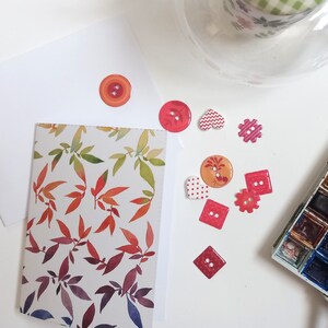 Biglietti ringraziamento con foglie colorate su fondo bianco  e piccole meduse con il viso dolcissimo - acquarello su carta